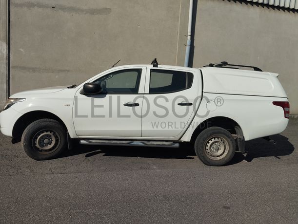 Fotografia 4 de 18: Mitsubishi L200 2.4 DI-D 4WD · Ano 2017