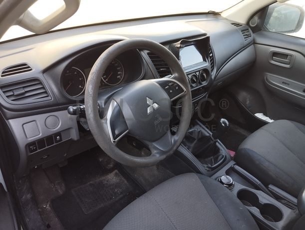 Fotografia 11 de 18: Mitsubishi L200 2.4 DI-D 4WD · Ano 2017