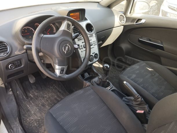 Opel Corsa Van 1.3 CDTi · Ano 2014