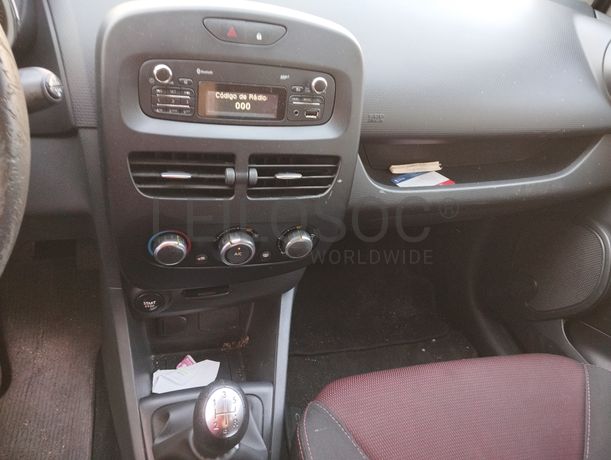 Fotografia 11 de 14: Renault Clio Societé Van 1.5 DCI · Ano 2015