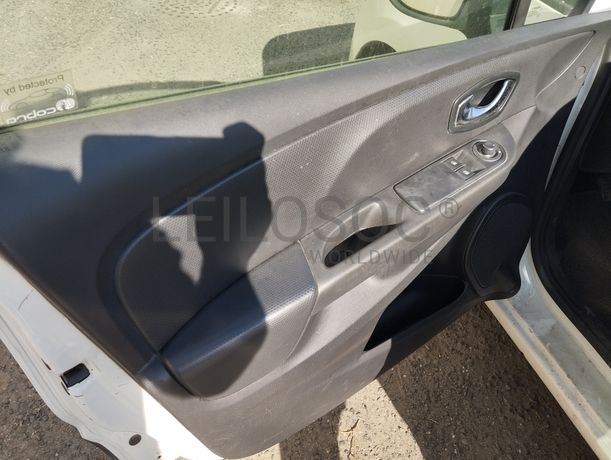 Fotografia 8 de 14: Renault Clio Societé Van 1.5 DCI · Ano 2015