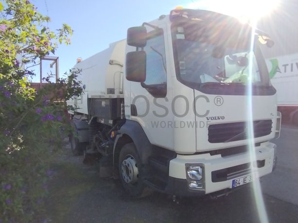 Fotografia 3 de 14: Camião Volvo FL 15 Varredoura · Ano 2009