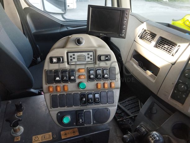Fotografia 10 de 14: Camião Volvo FL 15 Varredoura · Ano 2009
