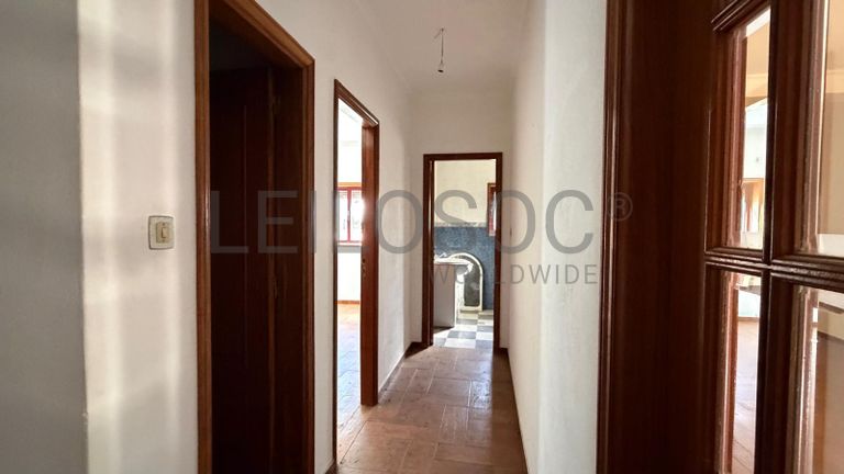 Direito à Raiz do Depósito de Água + Terreno com Benfeitoria + Terreno Rústico · Santa Marinha do Zêzere, Baião