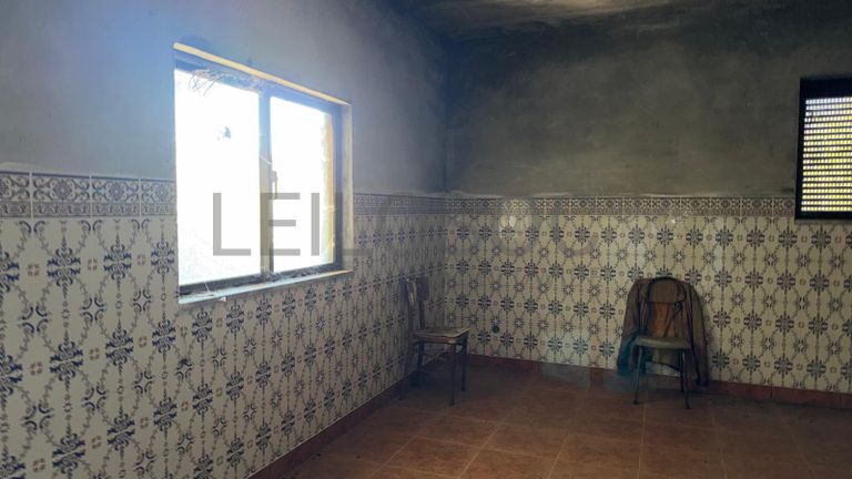 Direito à Raiz do Depósito de Água + Terreno com Benfeitoria + Terreno Rústico · Santa Marinha do Zêzere, Baião