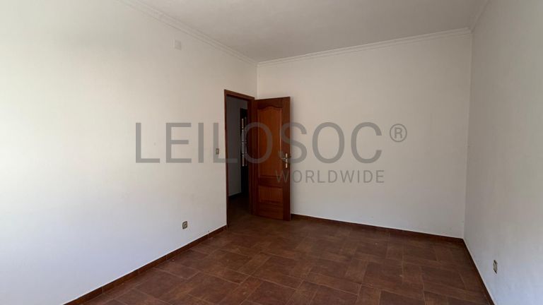 Direito à Raiz do Depósito de Água + Terreno com Benfeitoria + Terreno Rústico · Santa Marinha do Zêzere, Baião