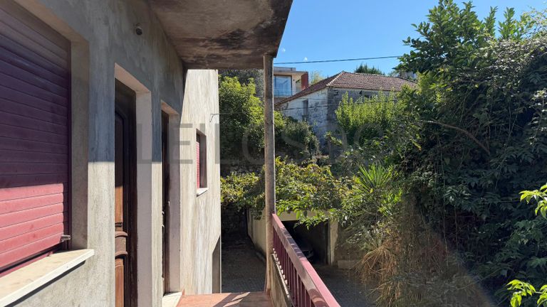 Direito à Raiz do Depósito de Água + Terreno com Benfeitoria + Terreno Rústico · Santa Marinha do Zêzere, Baião