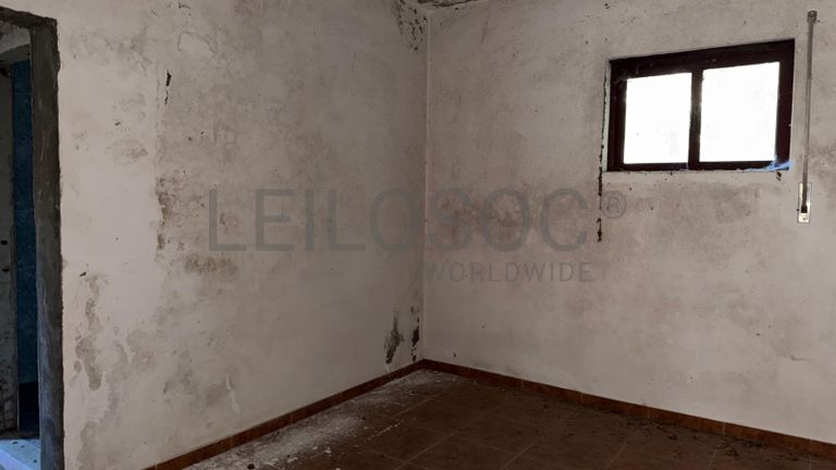 Direito à Raiz do Depósito de Água + Terreno com Benfeitoria + Terreno Rústico · Santa Marinha do Zêzere, Baião