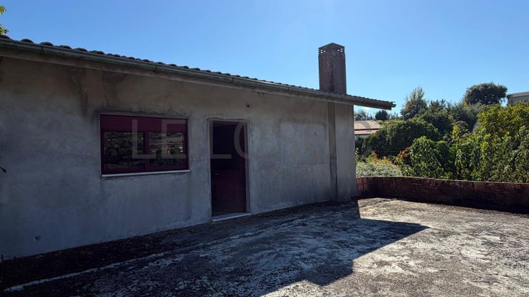 Direito à Raiz do Depósito de Água + Terreno com Benfeitoria + Terreno Rústico · Santa Marinha do Zêzere, Baião