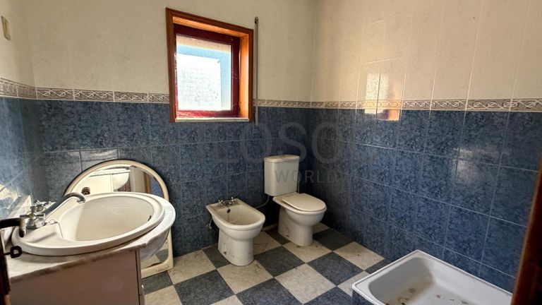 Direito à Raiz do Depósito de Água + Terreno com Benfeitoria + Terreno Rústico · Santa Marinha do Zêzere, Baião