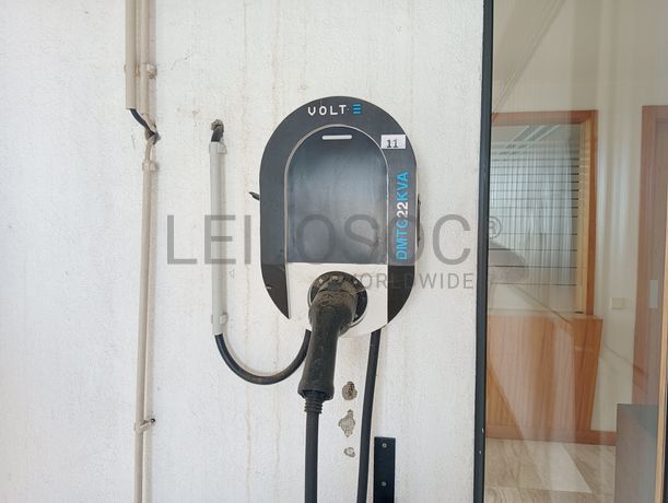 Fotografia 1 de 2: Carregador de carro elétrico