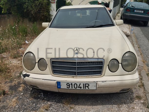 Fotografia 2 de 14: Mercedes-Benz E200 D 2.0 · Ano 1997
