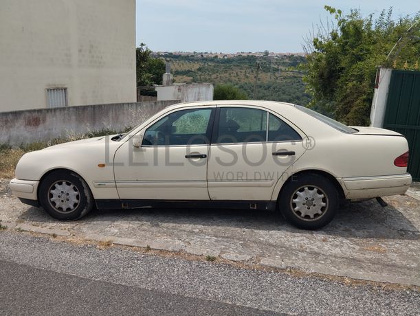 Fotografia 3 de 14: Mercedes-Benz E200 D 2.0 · Ano 1997