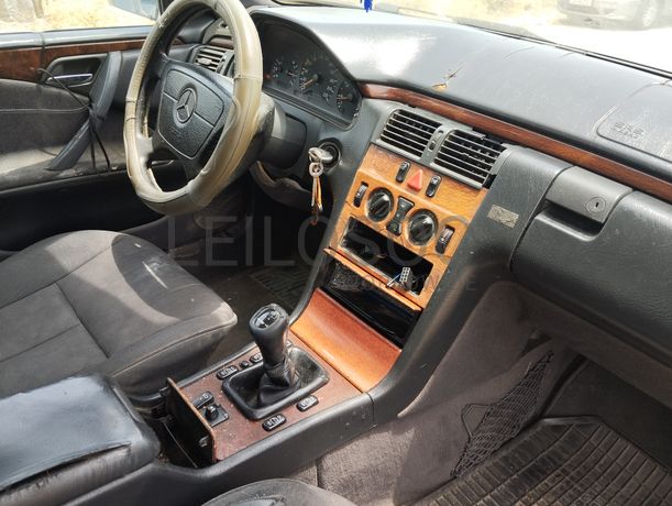 Fotografia 10 de 14: Mercedes-Benz E200 D 2.0 · Ano 1997