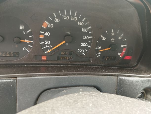 Mercedes-Benz E200 D 2.0 · Ano 1997