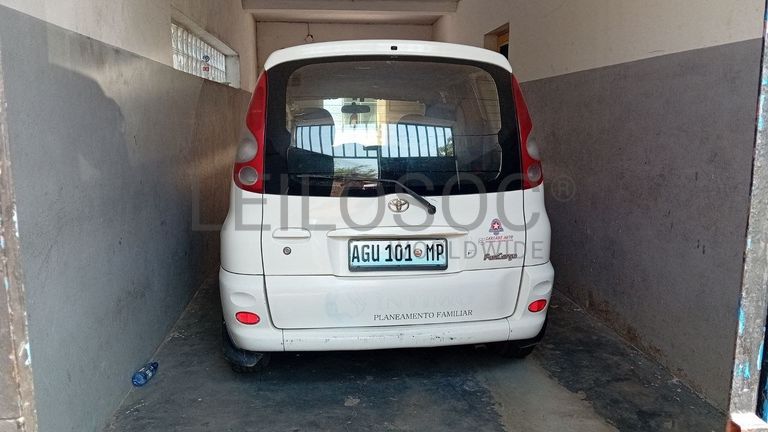 Toyota Fun Cargo NCP20 - 2000