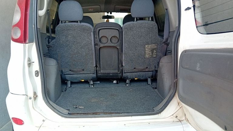 Toyota Fun Cargo NCP20 - 2000