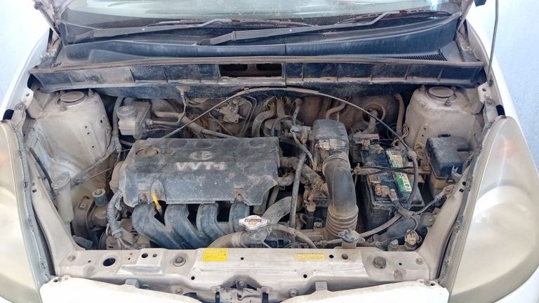 Toyota Fun Cargo NCP20 - 2000