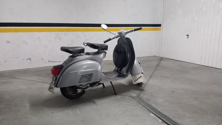 Fotografia de veículo: Vespa 150 Sprint · Ano 1970