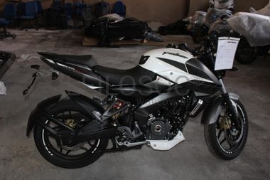 Bajaj Pulsar NS 200 FI ABS 