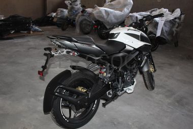 Bajaj Pulsar NS 200 FI ABS 