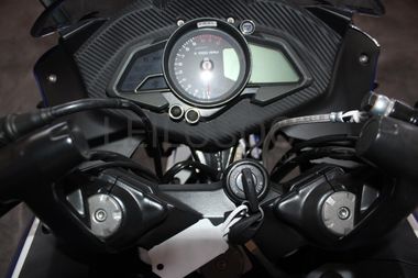 Bajaj Pulsar RS 200 FI ABS 