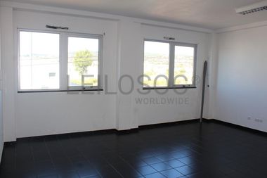 Lotes 1 a 5 · Lojas · Escritórios · Portalegre