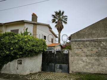 Moradia + Armazém + Terreno  · Torres Vedras