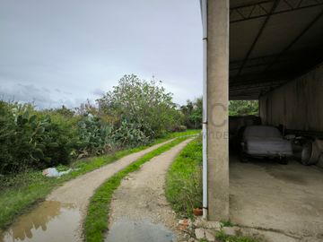 Moradia + Armazém + Terreno  · Torres Vedras
