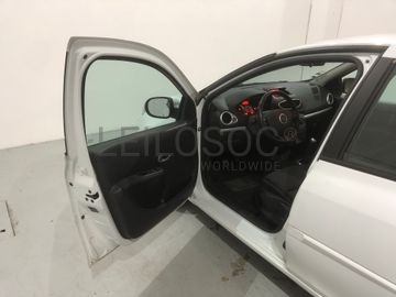 Renault Clio 1.5 DCI · Ano 2012