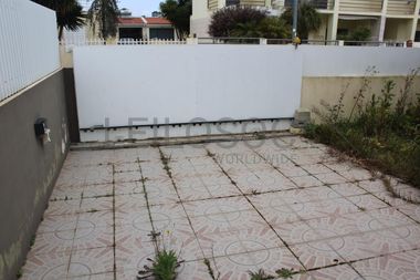 Moradia V4+1  · Charneca de Caparica, Almada