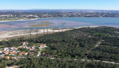 Lote para Construção · Estudo Aprovado p/ 33 Moradias