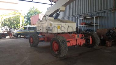 Plataforma Elevatória  JLG LIFT