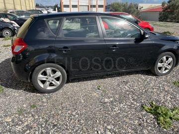 Kia Ceed 1.6 CRDI · Ano 2012 