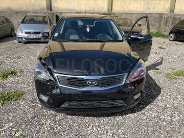 Kia Ceed 1.6 CRDI · Ano 2012 