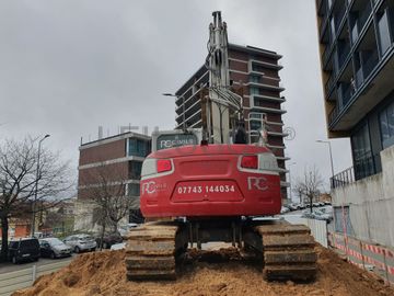 Giratória Rastos Takeuchi TB2150R · Ano 2018