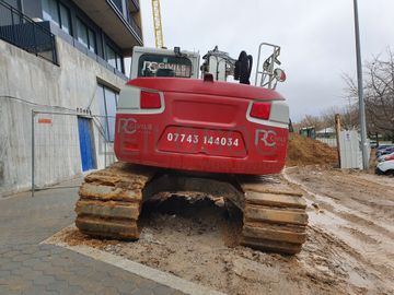 Giratória Rastos Takeuchi TB2150R · Ano 2018