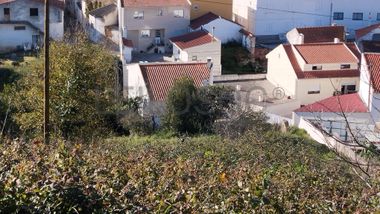 Moradia (Terreno c/ Benfeitoria) · Alcobaça