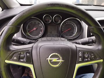 Opel Astra J Sports Tourer 1.3 CDTI · Ano 2011