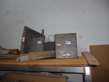 Hidráulica com moldes · Máquina de injeção de politeno · Moldes de Injeção · Moldes de Madeira