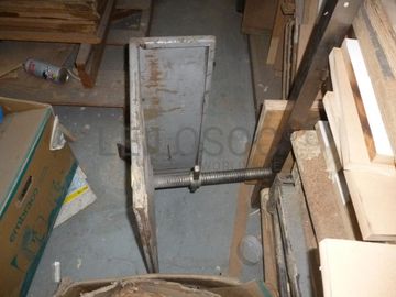 Hidráulica com moldes · Máquina de injeção de politeno · Moldes de Injeção · Moldes de Madeira