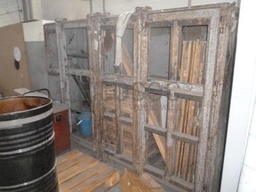 Hidráulica com moldes · Máquina de injeção de politeno · Moldes de Injeção · Moldes de Madeira