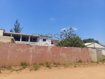 Imóvel Comercial em Ruínas para Renovação - Maputo