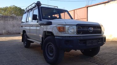 Toyota Land Cruiser · Ano 2013