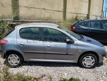 Peugeot 206 · Ano 2003