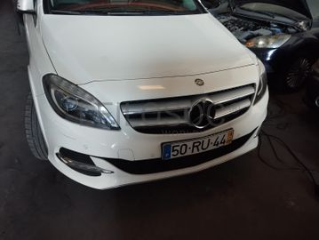 Mercedes-Benz B250e · Ano 2016