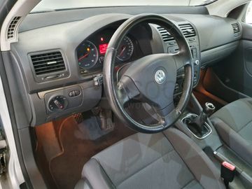 Volkswagen Golf 1.4 FSI · Ano 2005