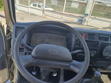 Toyota Dyna 250 · Basculante · Ano 1997