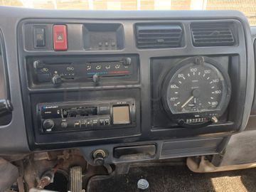Toyota Dyna 250 · Basculante · Ano 1997