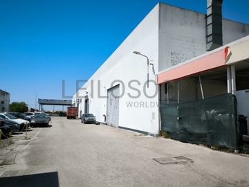 Edifício Comercial c/ 2 pisos · Zona Industrial das Arroteias, Moita